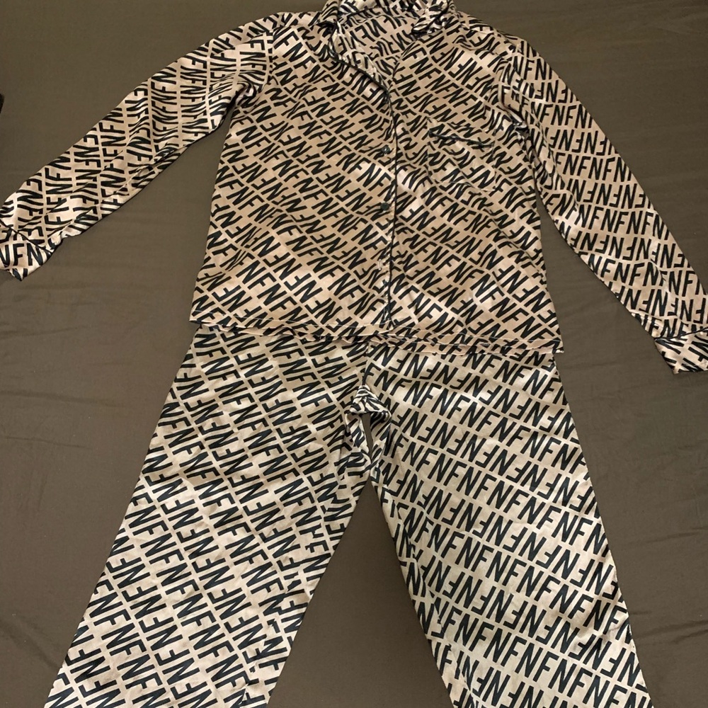 FASHION NOVA SILK PANTS SUIT PAJAMA